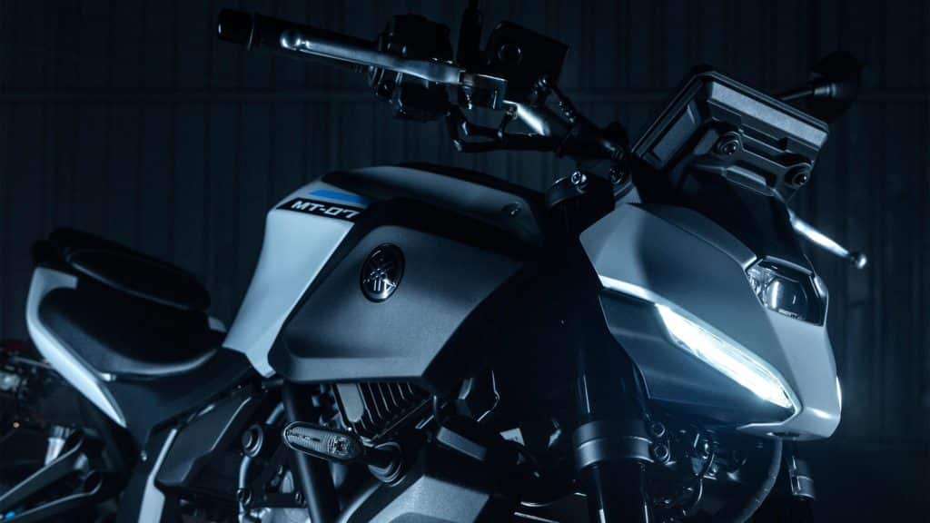 Yamaha MT-07 A2 2025, vue de trois-quarts avant