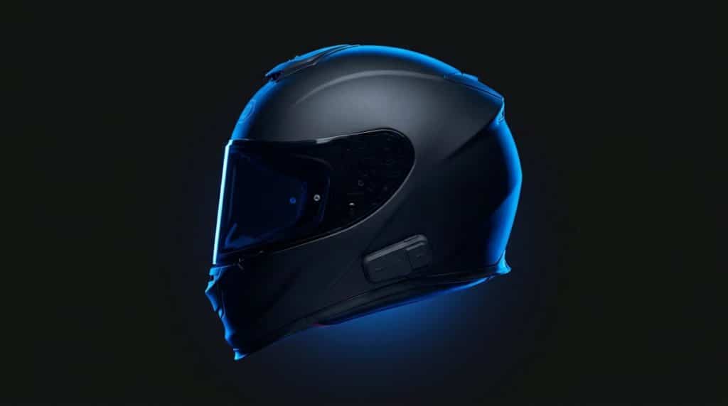 Module intercom Bluetooth mesh clipse sur un casque integral, sans micro a tige externe